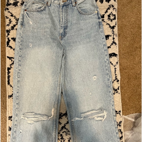 Zara Distressed Jeans - Picture 7 of 16